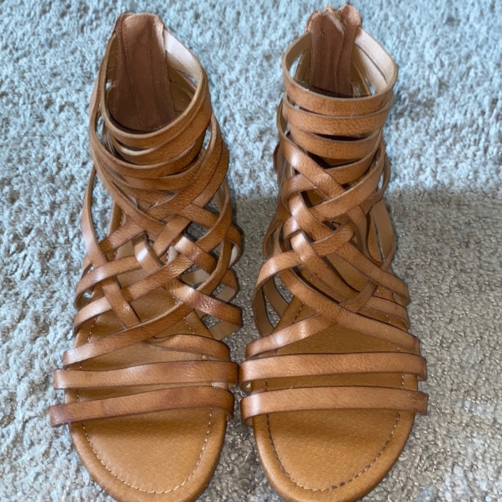 American Eagle sandals size 6